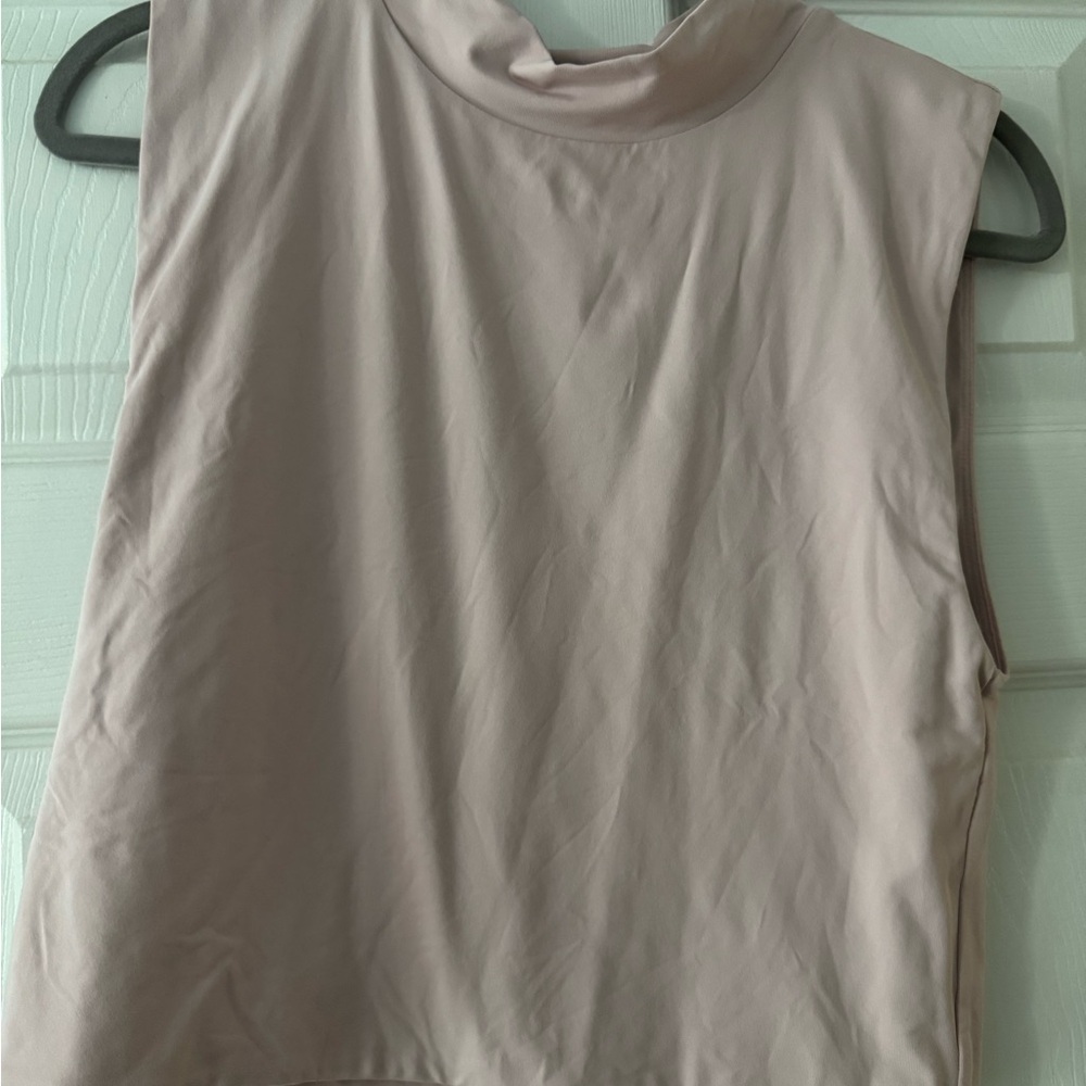 Babaton Contour Mockneck Tank